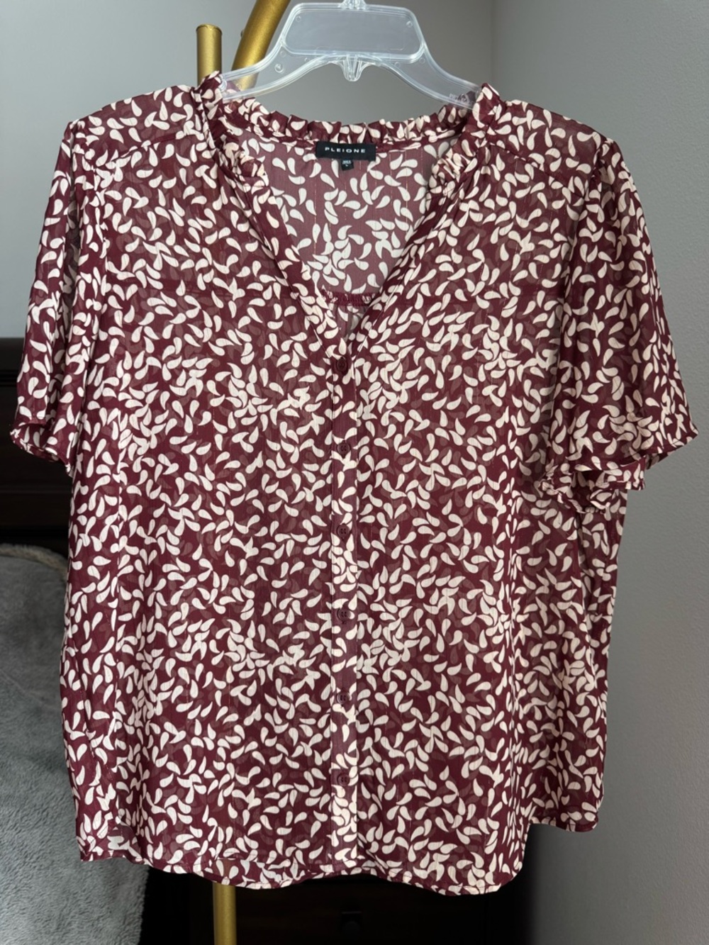 Pleione Burgundy and Cream Short-Sleeve V-Neck Button Front  Blouse - Large